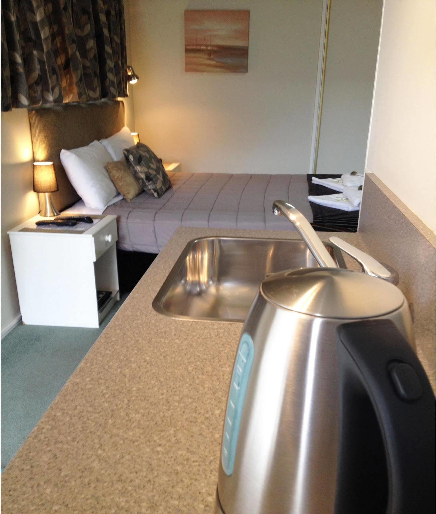 Aalton Motel Christchurch Bagian luar foto